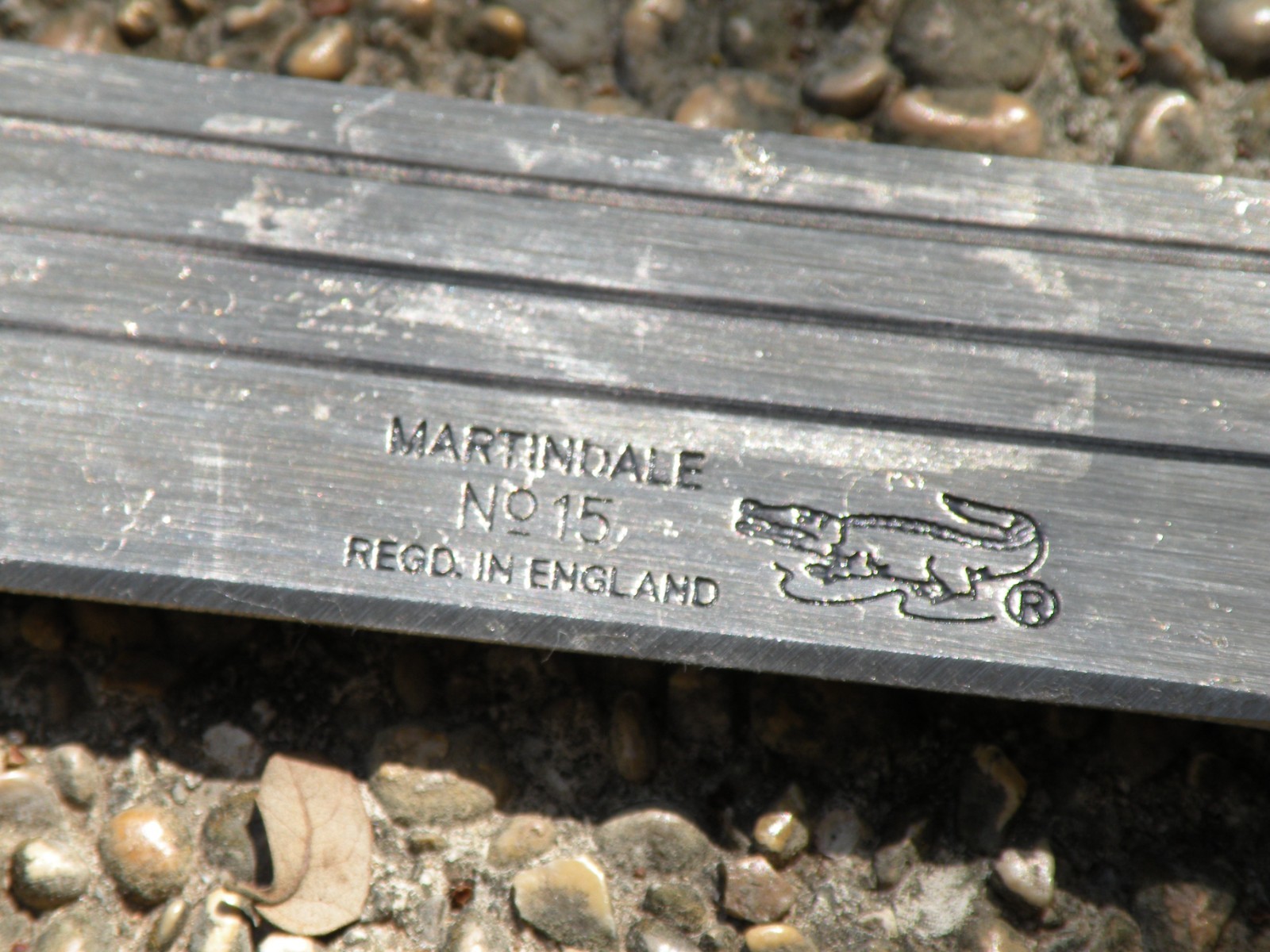 New Martindale Crocodile Machete no15 28in Long Blade with Wood Handle