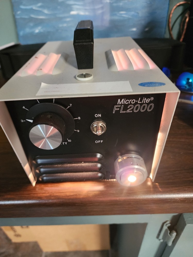 Microlight Fiber Optic Light Source FL2000 Used Working Condition
