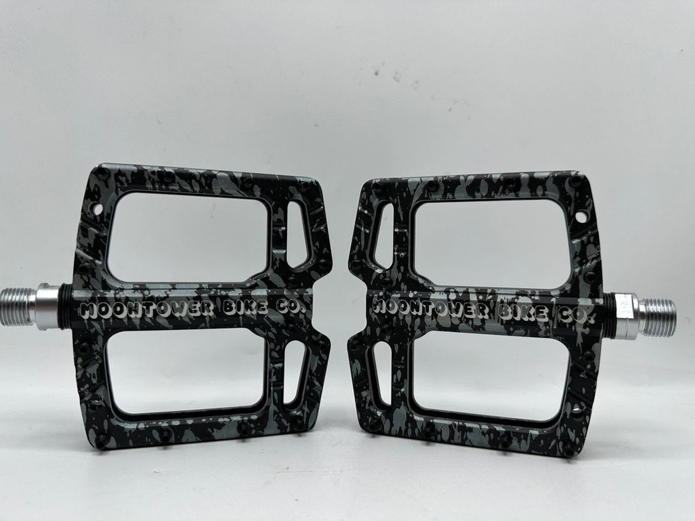 Moontower Moon Dot pedals