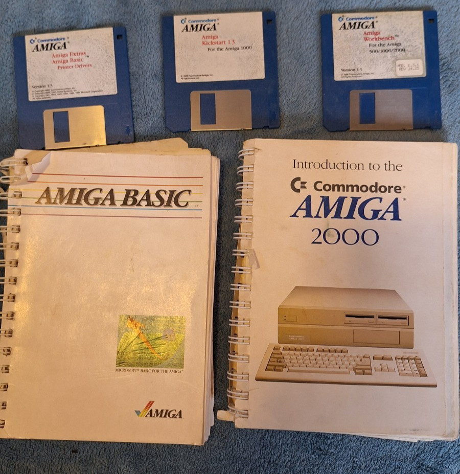 Commodore Amiga Workbench 1.3 & Amiga 2000 Introduction Manual Guide Amiga Basic