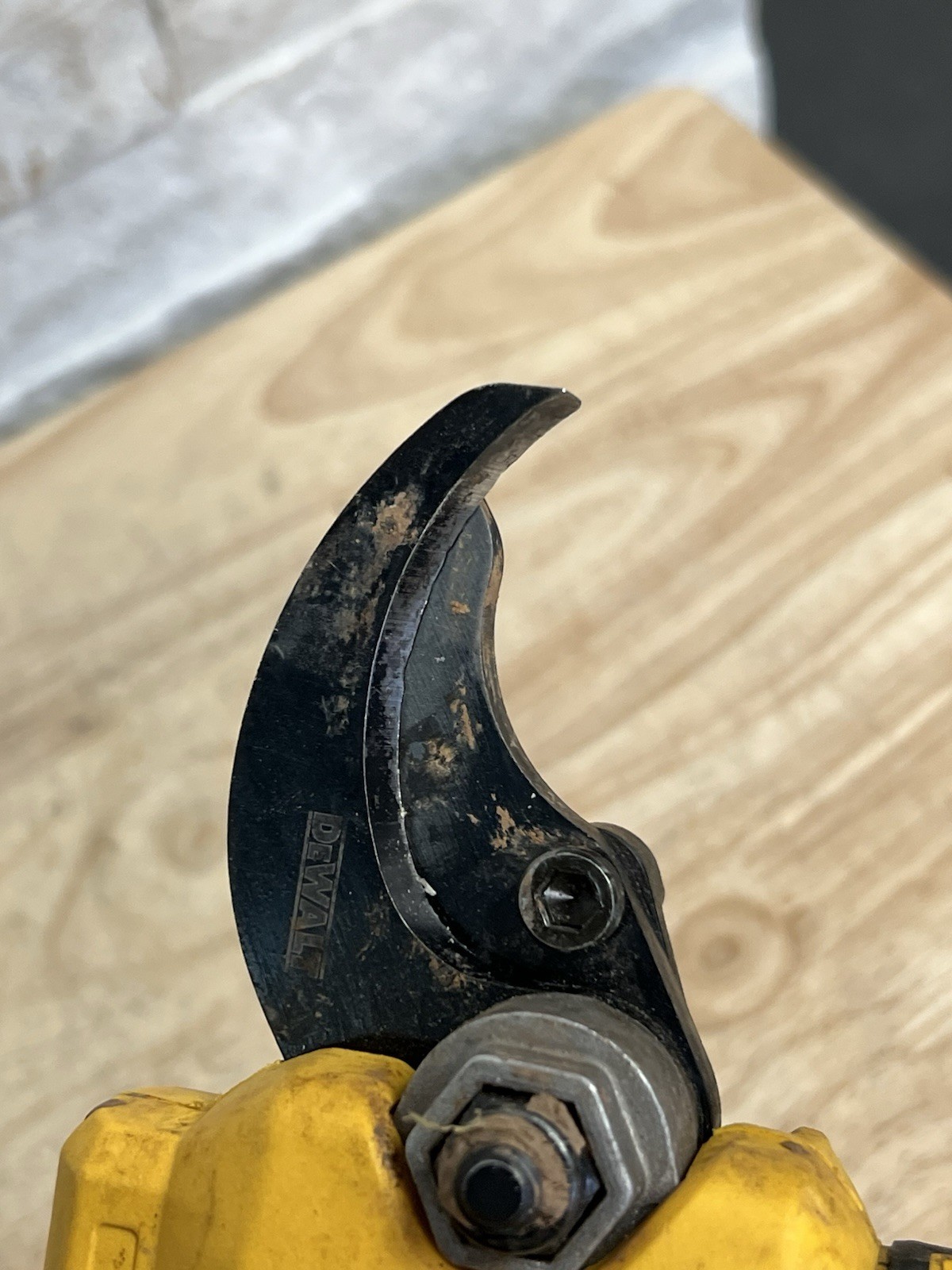 DEWALT DCPR320B 20V MAX 1.5" Pruner - FOR PARTS OR REPAIR