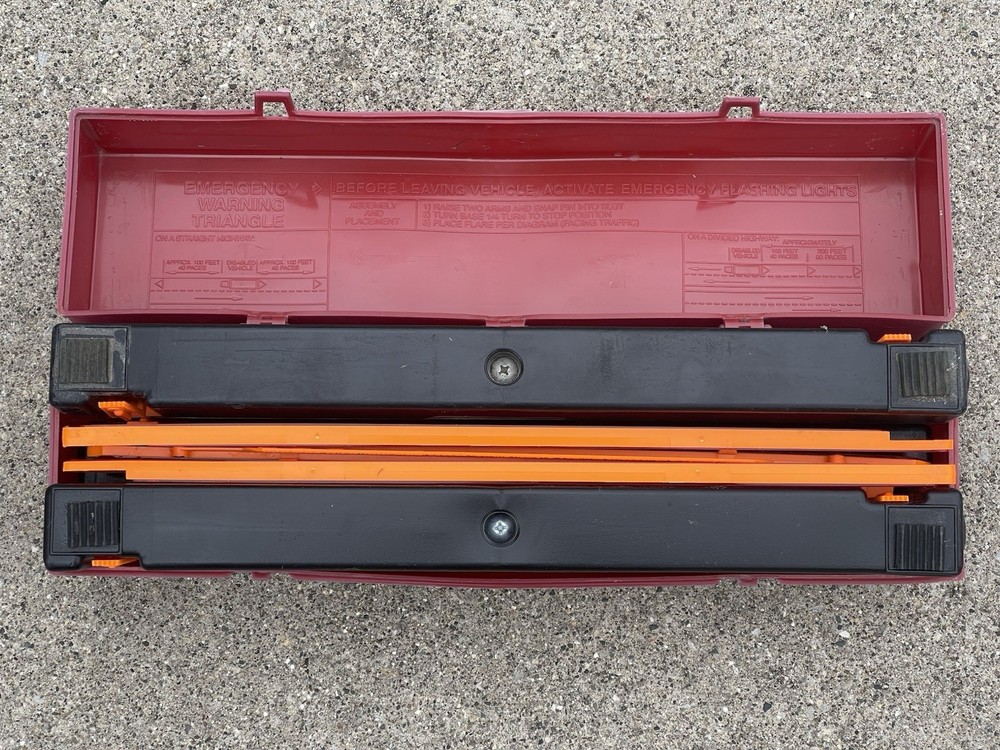 James King Co Roadside Warning Triangles 3 Pack Kit w/ Case Model 1005 Used
