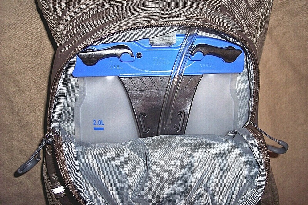 Ascend Hydration Pack Back 4L Pack Padded Hiking Pack Fishing 2 Liter Bladder