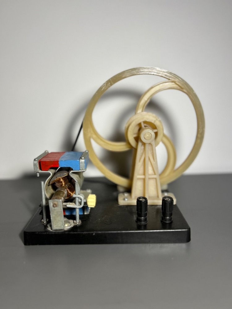 Vintage Soviet Union DC Motor Model – Educational Physics Demonstrator – Collect