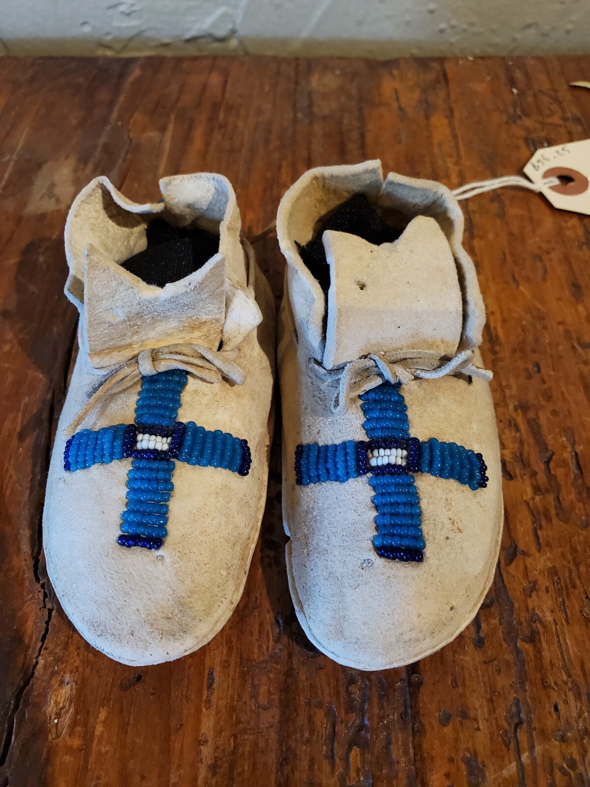 Antique OLD Native American Indian beaded Cheyenne child moccasins 19th c.