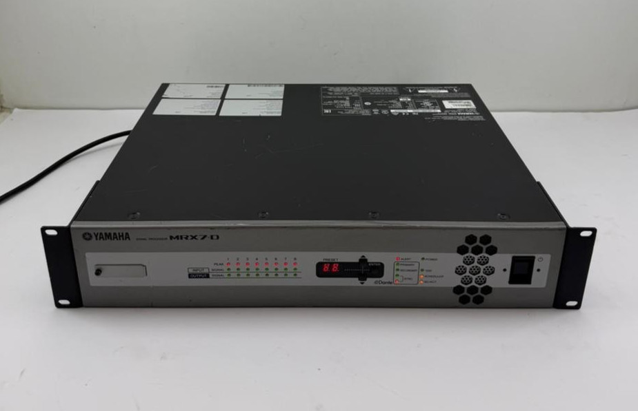 YAMAHA MRX7-D SIGNAL PROCESSOR *POWERS ON-WORKING*
