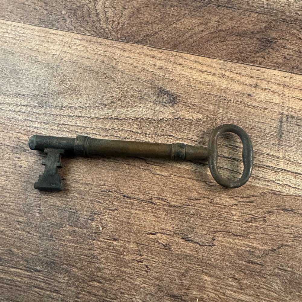 Large Antique Skeleton Key