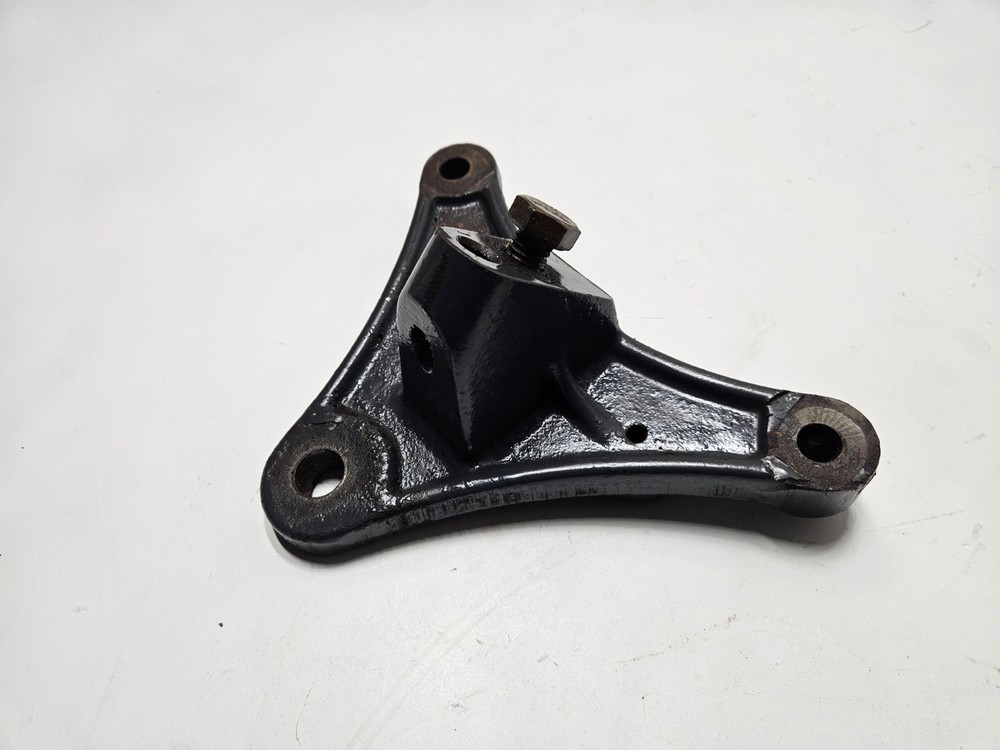 OMC Cobra Engine Mount Bracket 916180