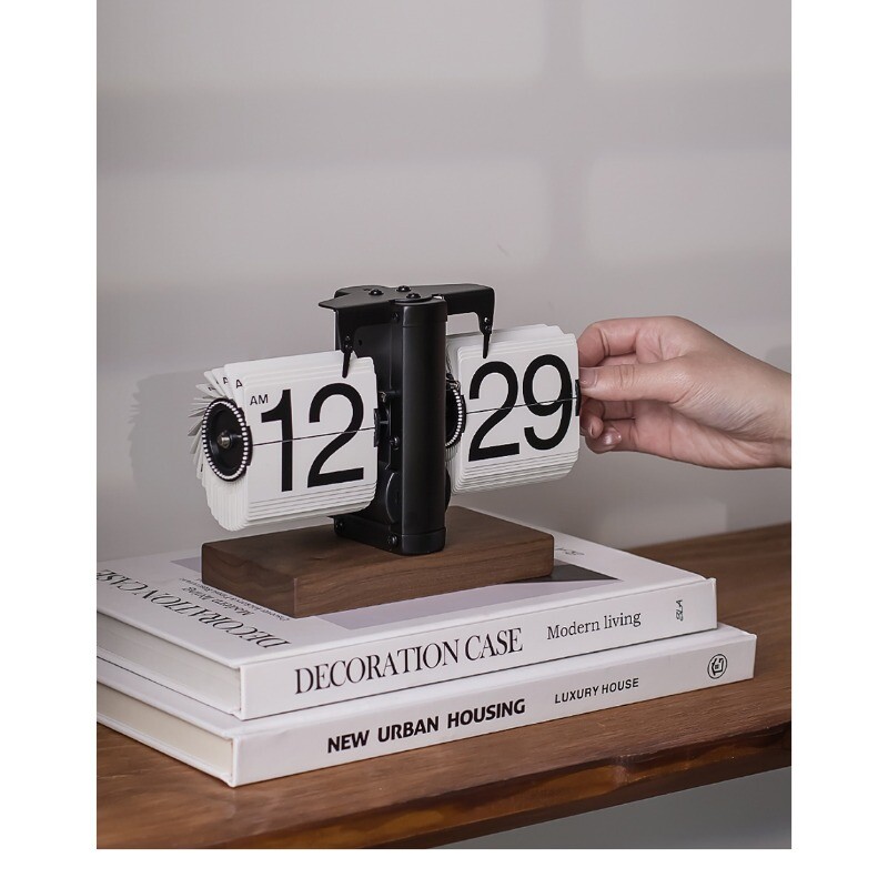 Automatic page turning clock desktop ornament retro mechanical pendulum creative
