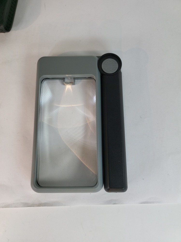 Bausch & Lomb Illuminated Magnifying Glass Rectangular+Batteries NICE Condition