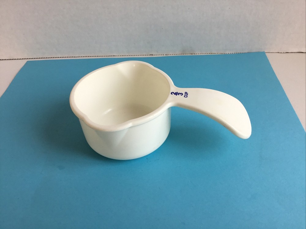 Tupperware replacement measuring cup 2/3 Curved Handle White Made in USA EUC