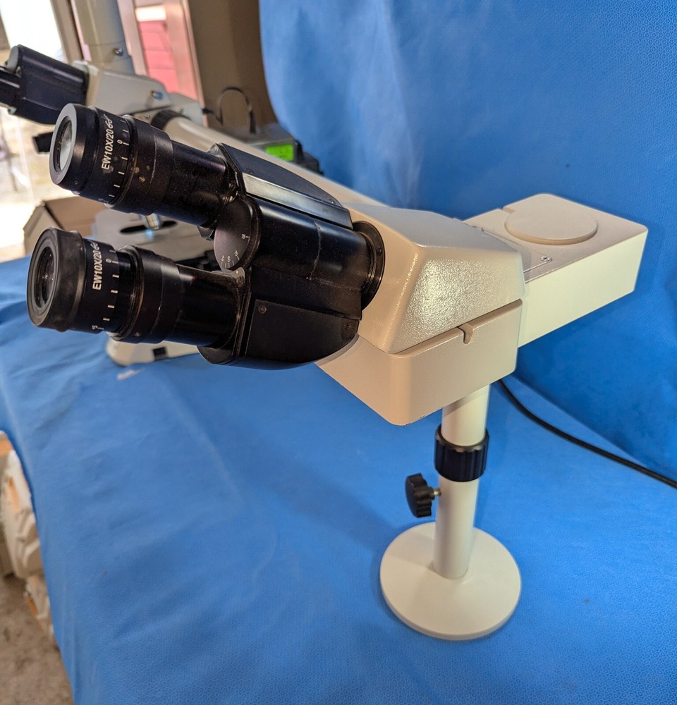 ACCU-SCOPE Observation/Teaching Microscope with THREE(x3) Objectives