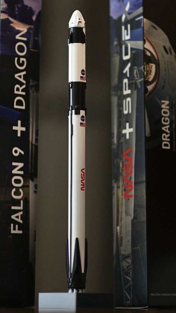1:233 Scale SpaceX Falcon 9 - Crew Dragon Rocket Model Static Model Statue Gift