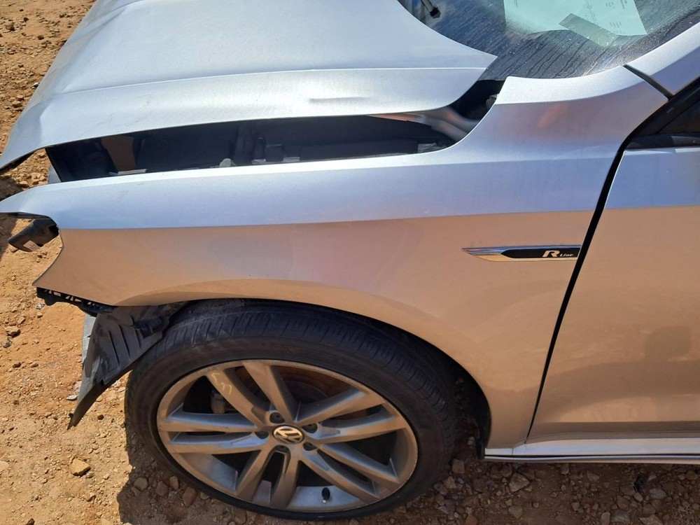 Fuse Box Engine Compartment Fits 12-22 PASSAT 4770136