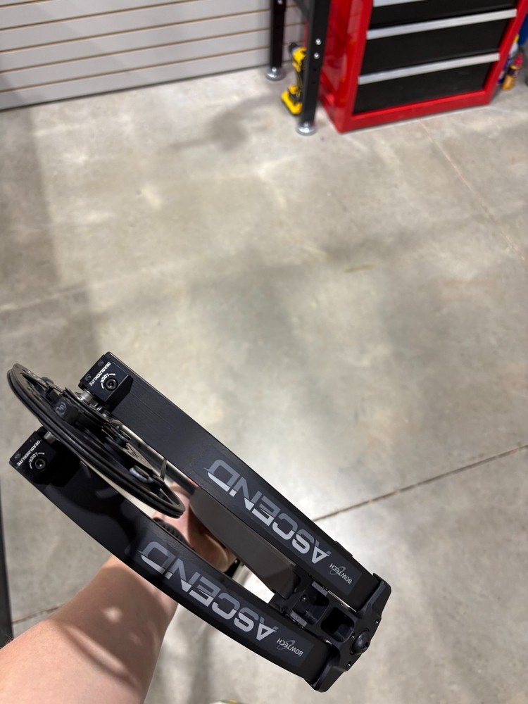 New Bowtech Ascend RH compound bow