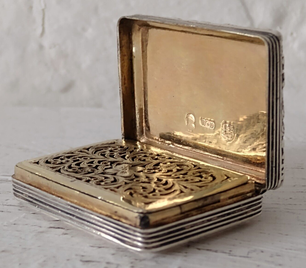 Fine Quality Georgian Solid Silver Vinaigrette - Birm. 1825.