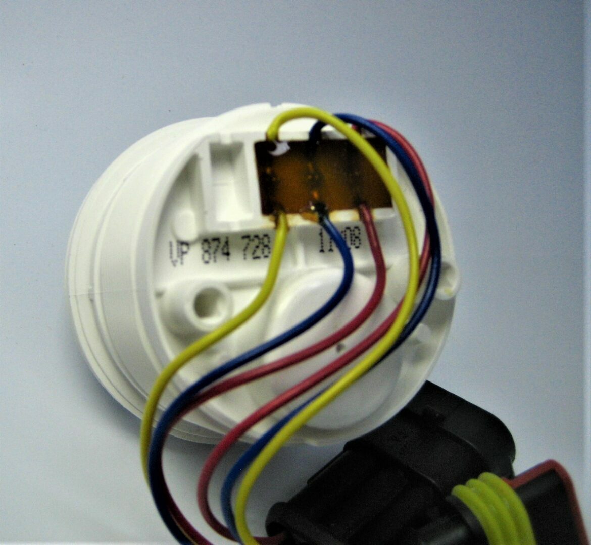 Volvo Penta 874932 *OEM* ~NEW~ Marine 2.25" White 0-100 PSI Oil Pressure Gauge