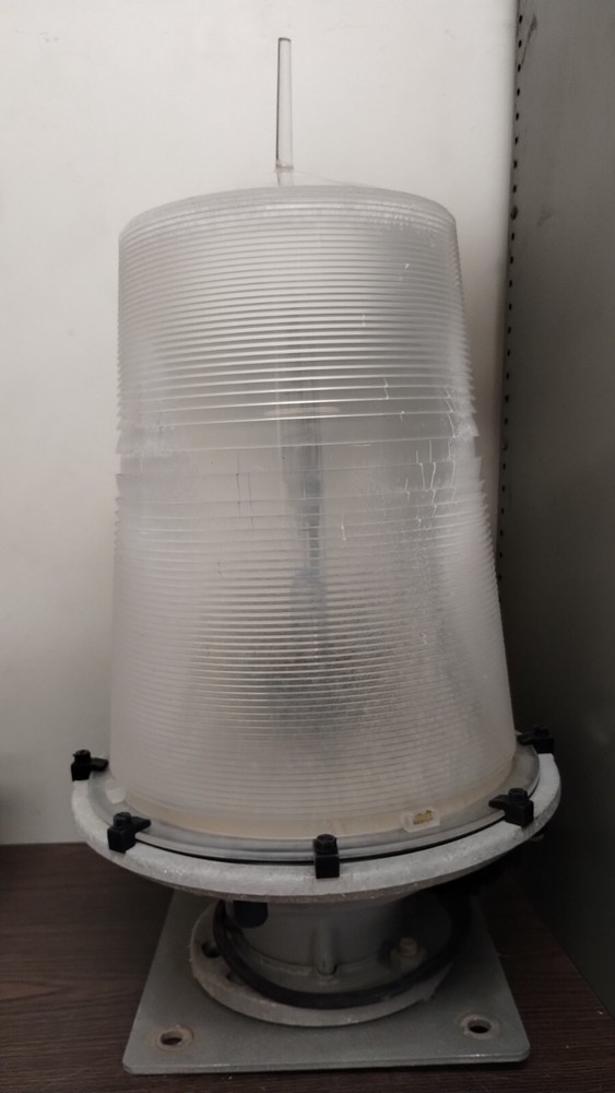 TWR Lighting FB-L-865 Beacon, Vintage High Voltage, pulled working.