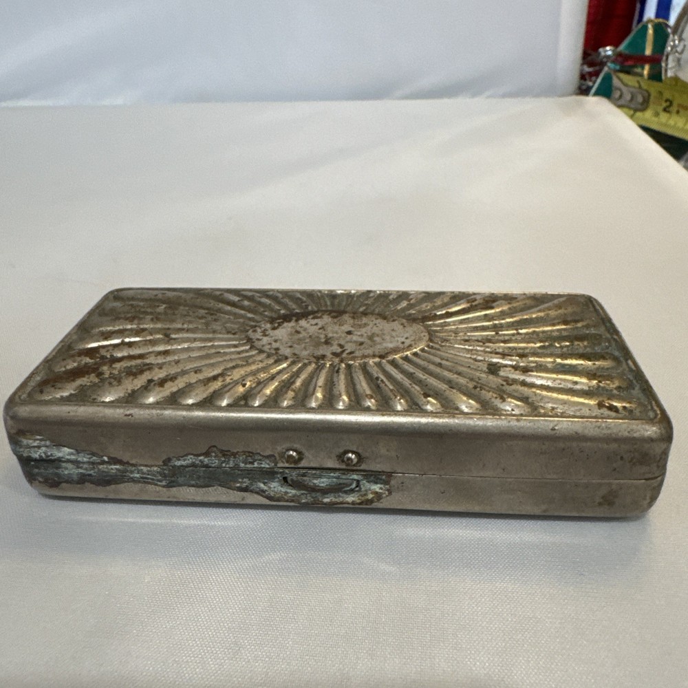 Vintage Gillette Pocket Edition razor case. 4” X 2”