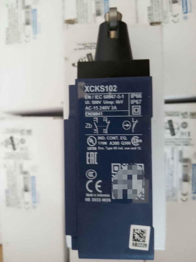 1PCS NEW XCKS102 Limit Switch