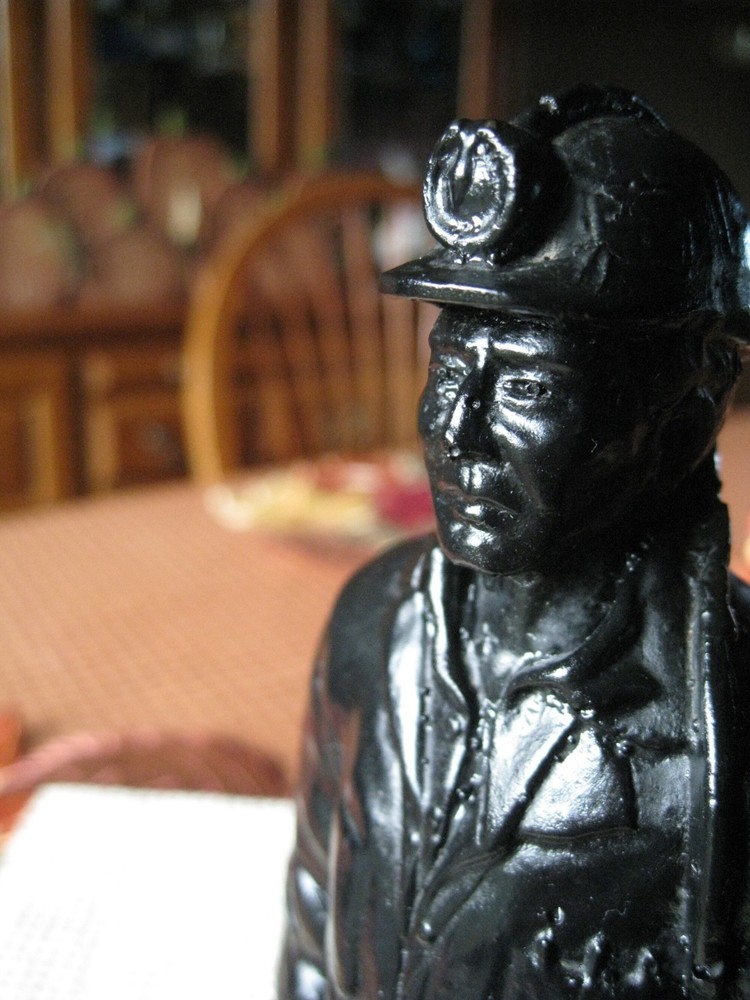 🇺🇸 😃 ⚒️ 🔥 vintage coal miner statue