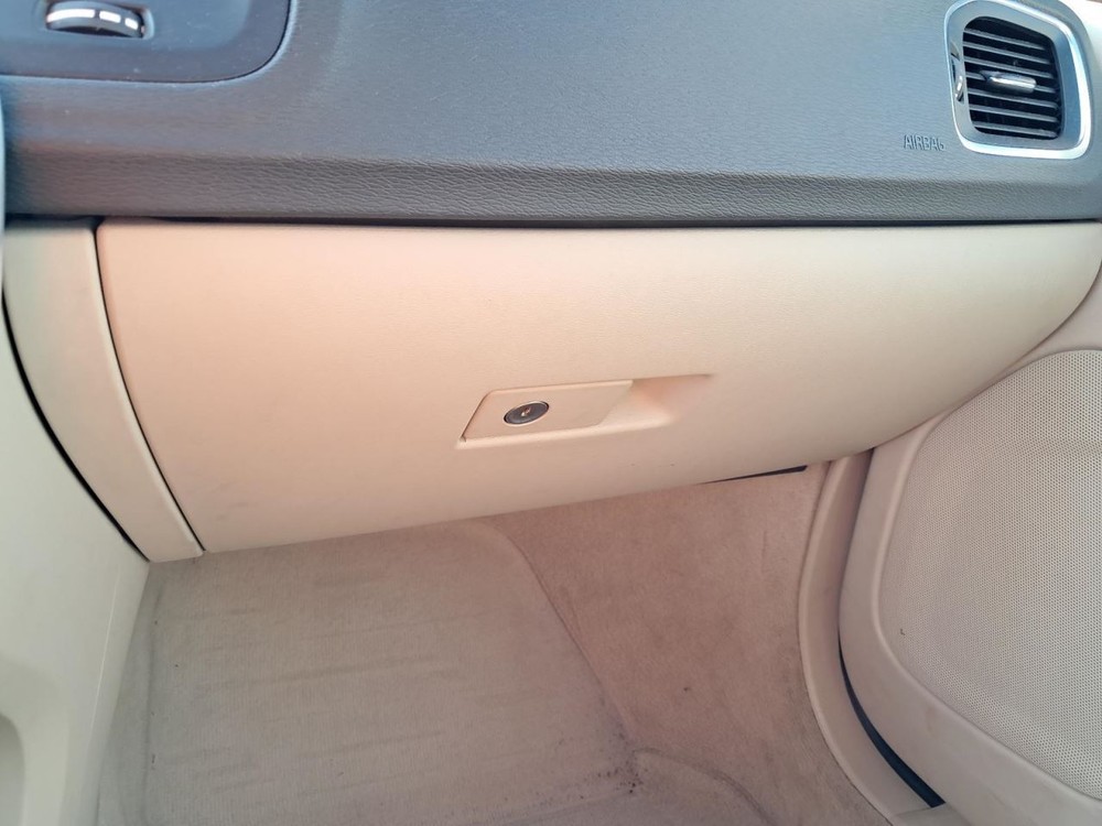 S60       2015 Glove Box 4777415