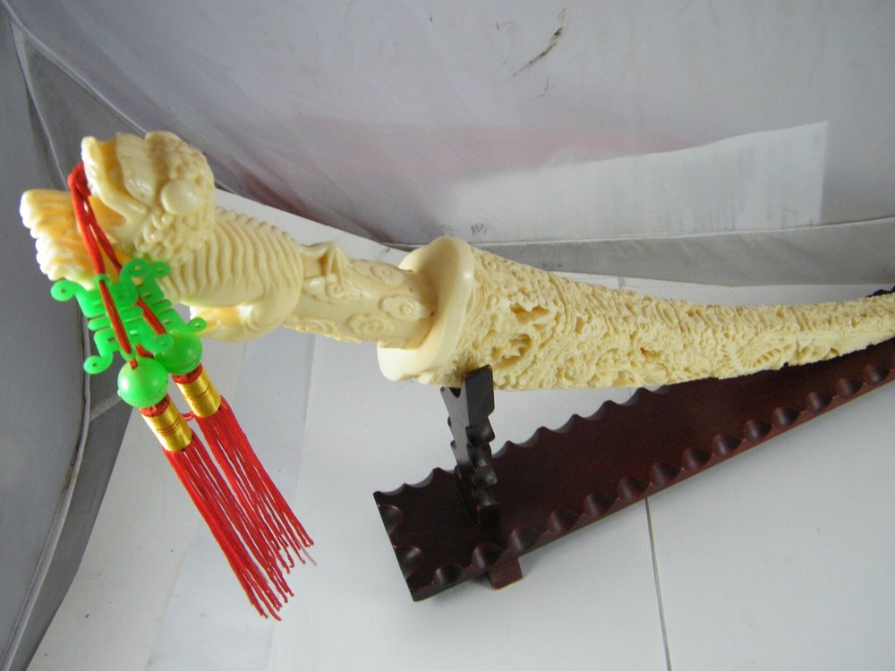 ORNATE PLASTIC SAMURAI SWORD WITH FOO DOG HANDLE AND STAND