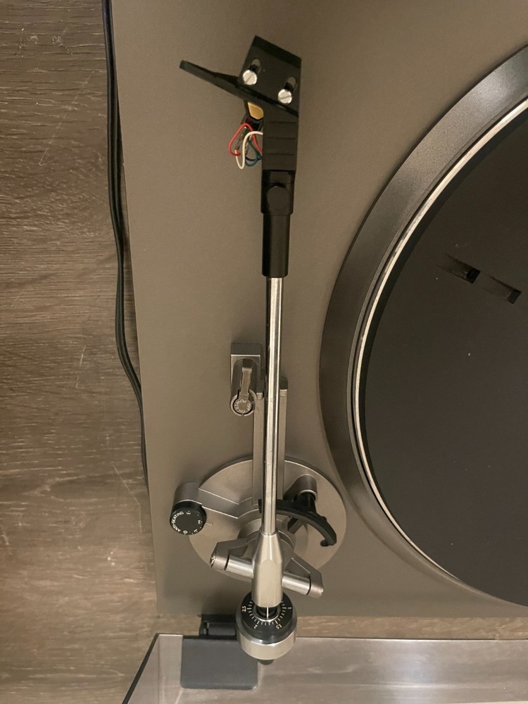 Mitsubishi DP-EC8 Quartz Lock Turntable