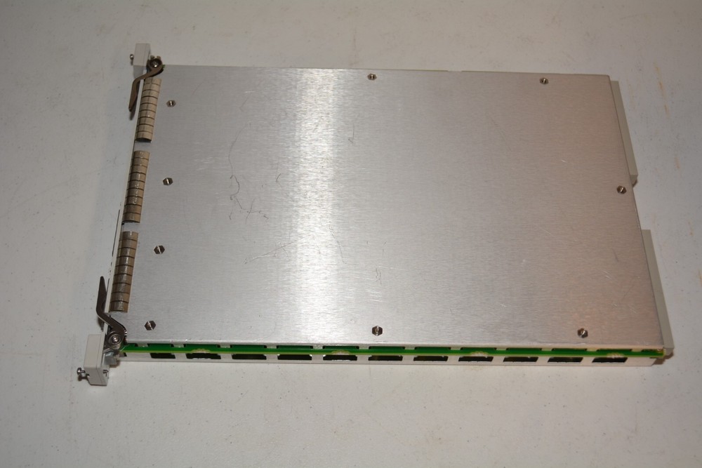 HP E2251A M-Module Carrier 75000 Series C VXI Module #W4222