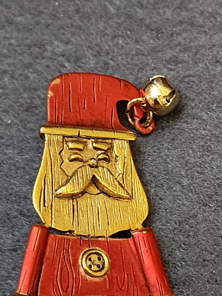 DANECRAFT SANTA WITH BELL PIN
