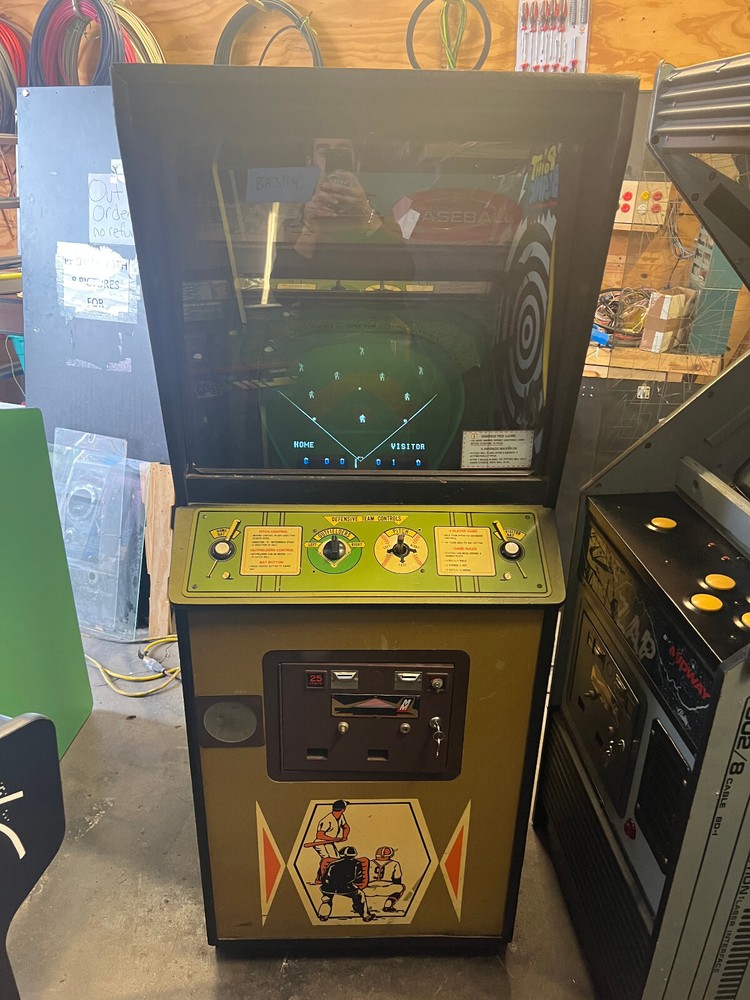 TORNADO BASEBALL ARCADE MACHINE by MIDWAY 1976 (Excellent Condition)