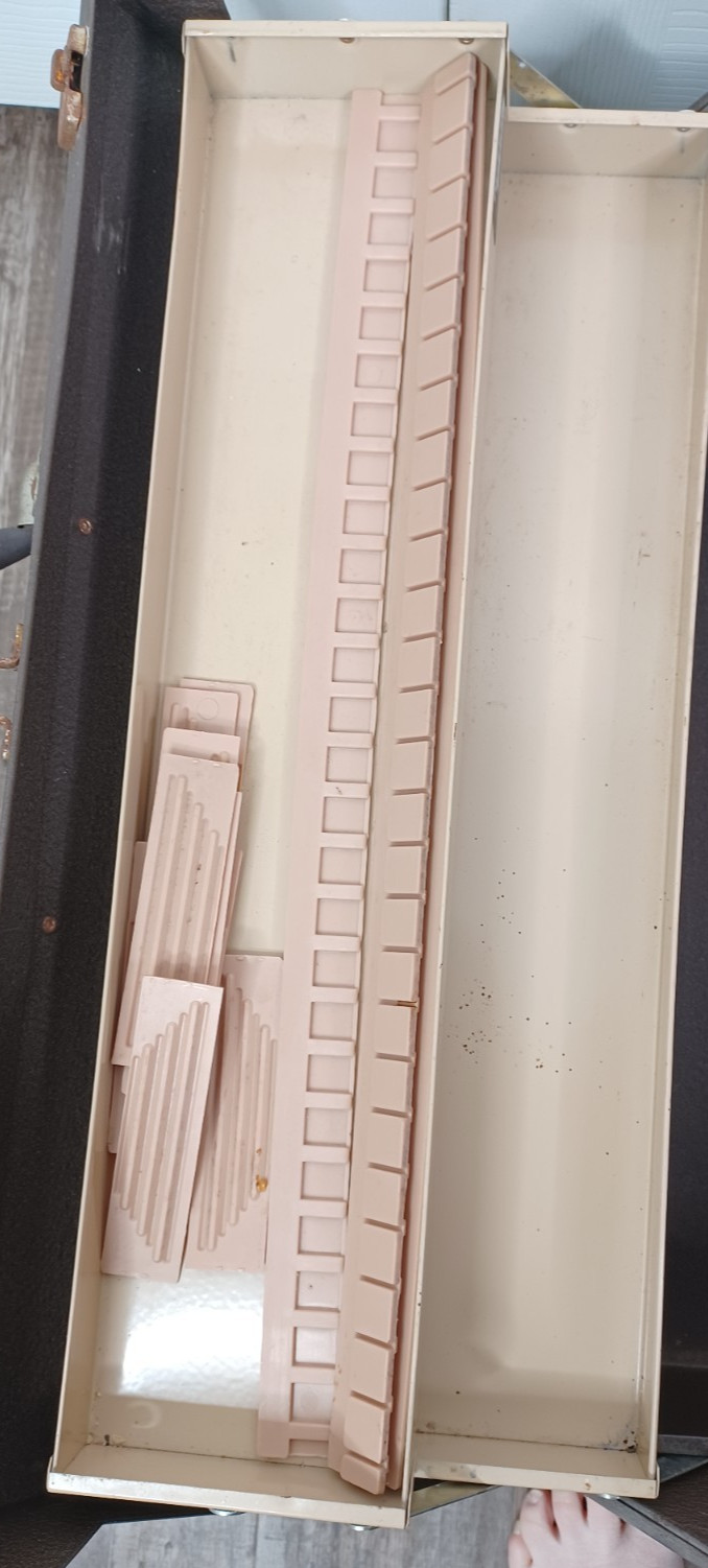 VINTAGE KENNEDY 1022 CANTILEVER MECHANIC TOOL CHEST BOX 22” x 10” x 12-3/4”H