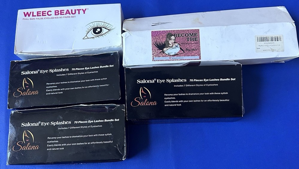 #A19 Lot of false eyelashes