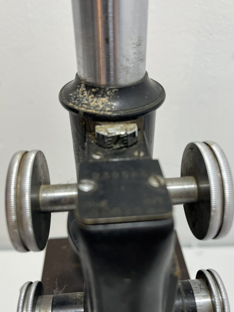 Bausch & Lomb Optical Co. Microscope 239554 One Int 0.0025 Mm