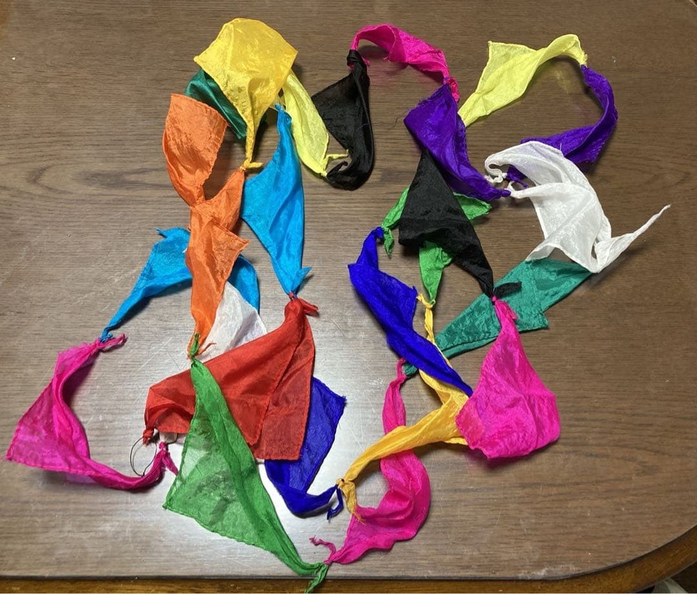 Second hand magic tricksB576 Five-color color duster