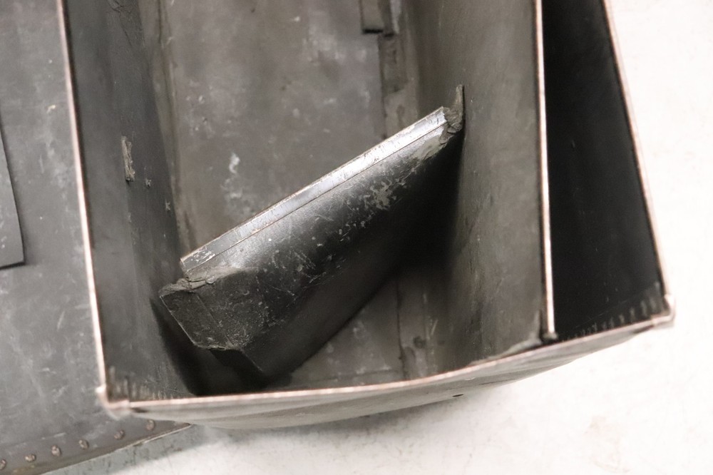 Fiber Hardware Case 23x11x21 Vintage