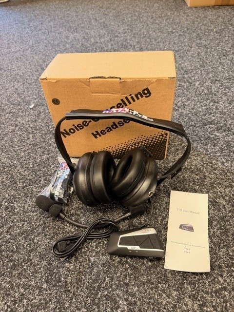 IntaRace noise cancelling headsets with bluetooth receiver