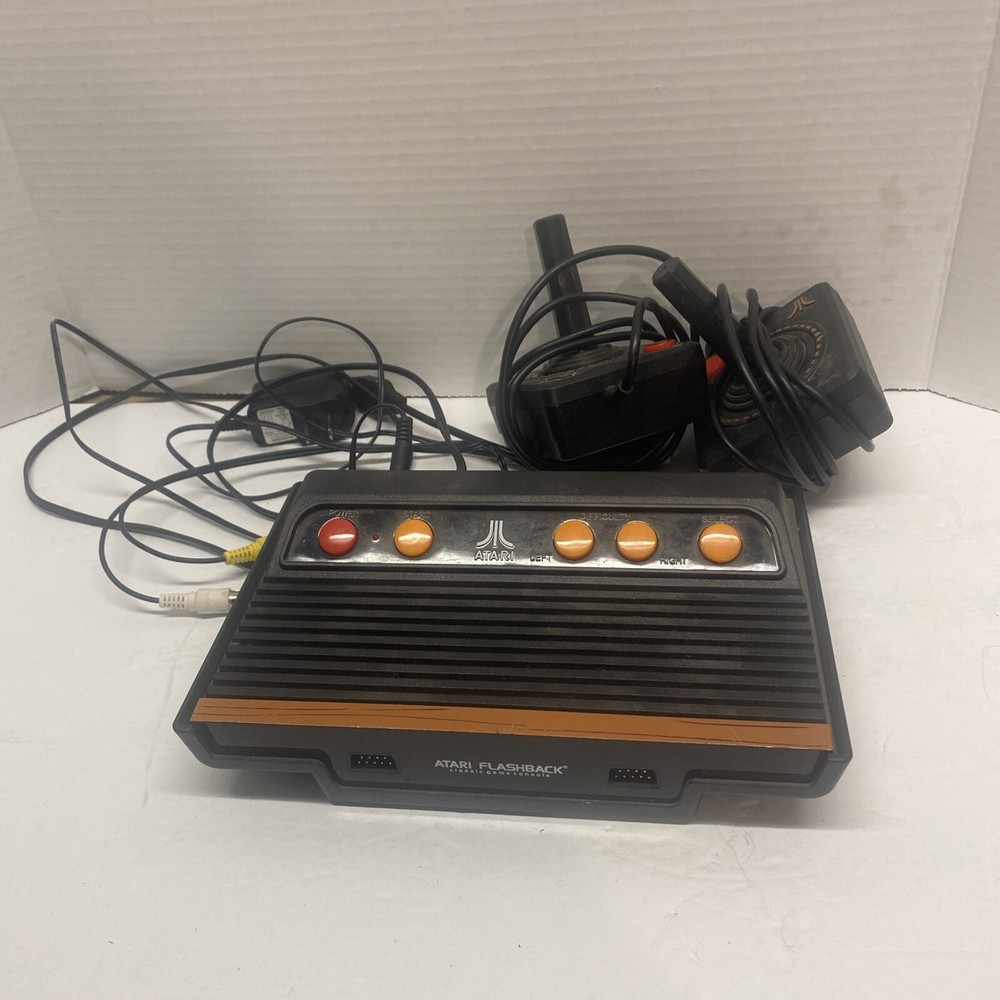 Atari Flashback 8- 105 games built in - AR3200- 2017