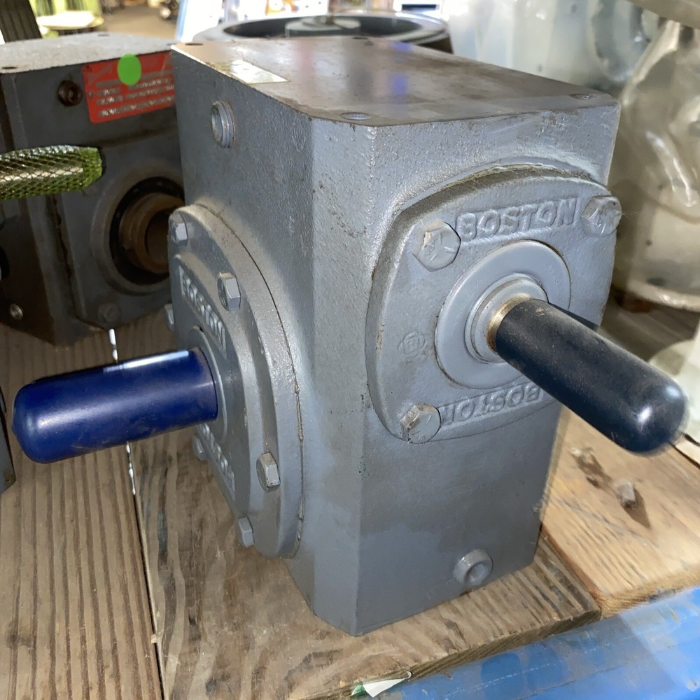 Boston Gear 726-5G Right Angle Worm Gear Speed Reducer - Solid Shaft,