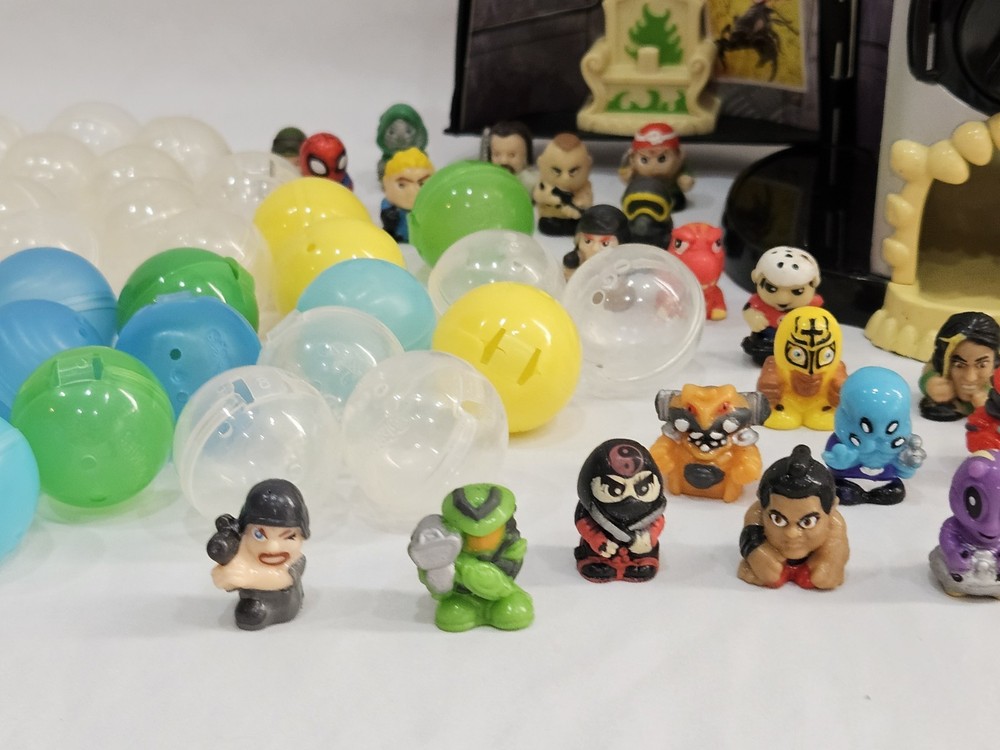 Squinkies Skull Cavern Playset with Figures and Bubbles