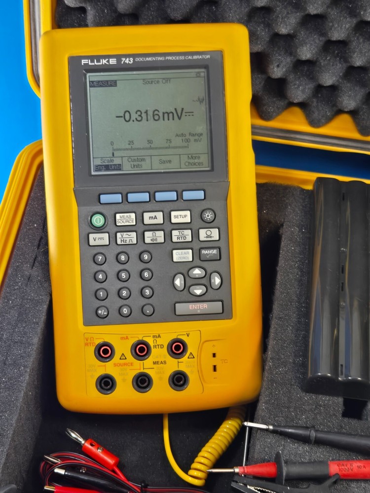 Fluke 743 DPC Documenting Process Calibrator Meter DPC CLEAN!