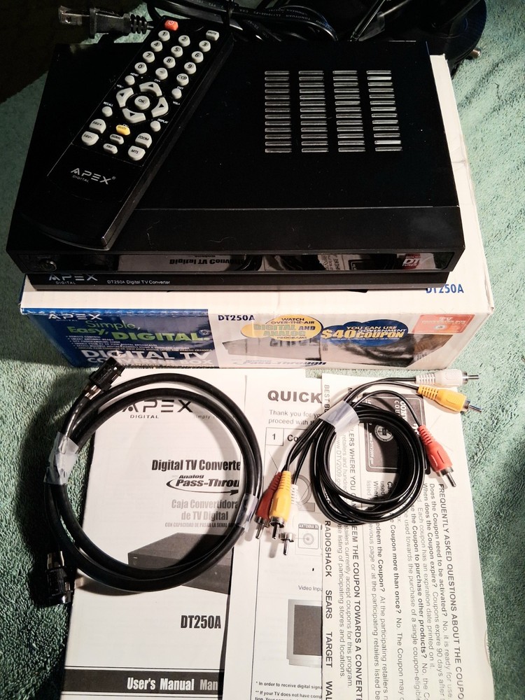 DIGITAL CONVERTER BOX & ASSORTED TV ACCESSORIES / BUNDLE