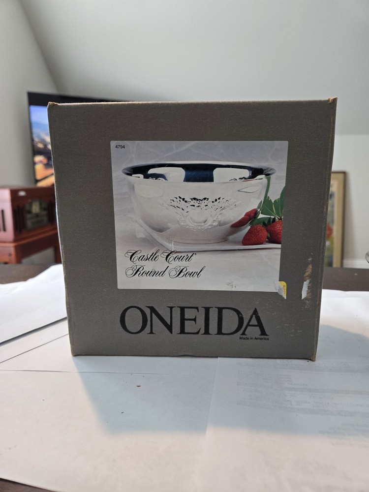 Oneida - Castle Court Round Bowl * 6 Inch Silverplate Bowl 4794