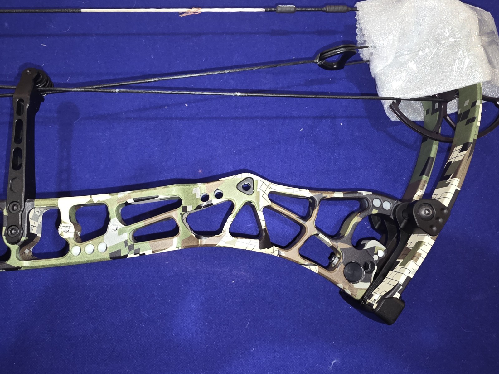 Darton Consequence Right Hand 60# Ursi Emerge 2.0 Camo - Brand New - 54