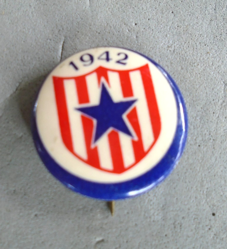 1942 pin back with son in service star