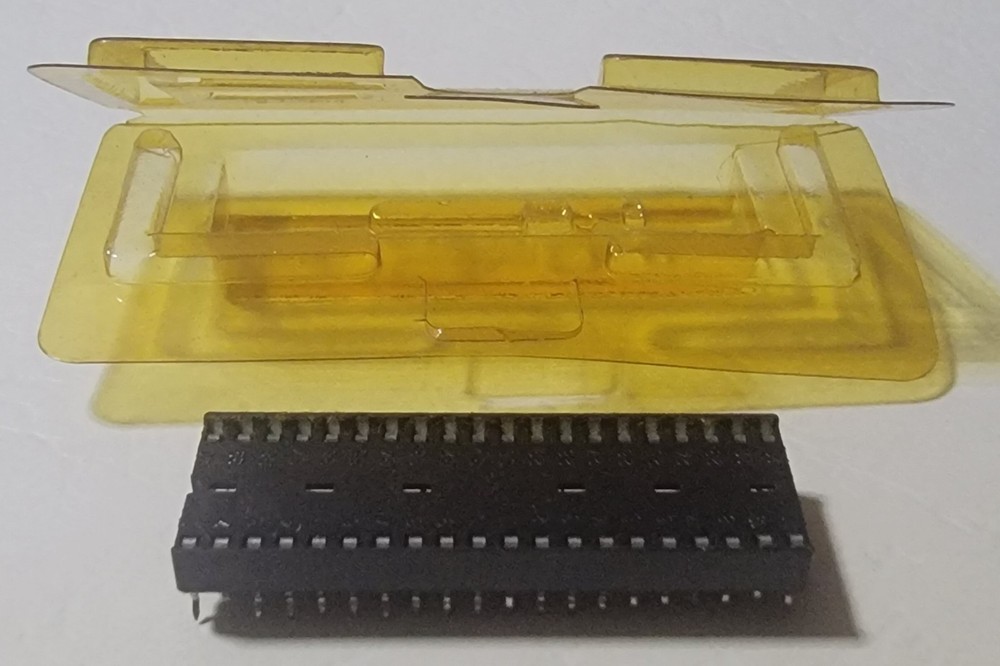 40 Pin DIP IC Test Socket w Protective Cover Vintage Prototyping Fixture