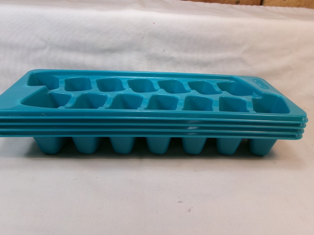 Set of 4 Sterilite Plastic Teal Blue Nesting Stackable 14 Cube Ice Cube Trays