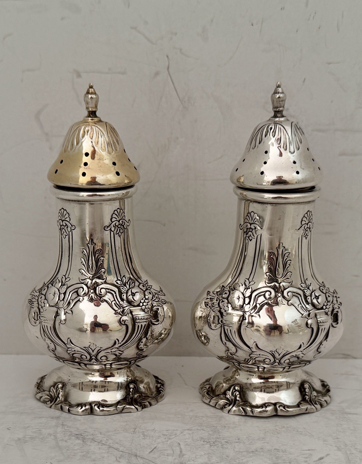 FRANCIS 1ST REED & BARTON STERLING SILVER  PAIR SALT & PEPPER  SHAKERS C. 1960