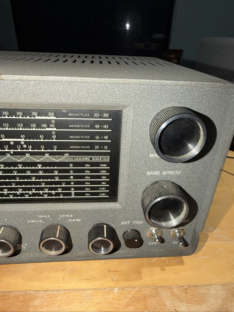 Lafayette Model KT-320 S.W. / Communications Receiver. Powers On -Untested