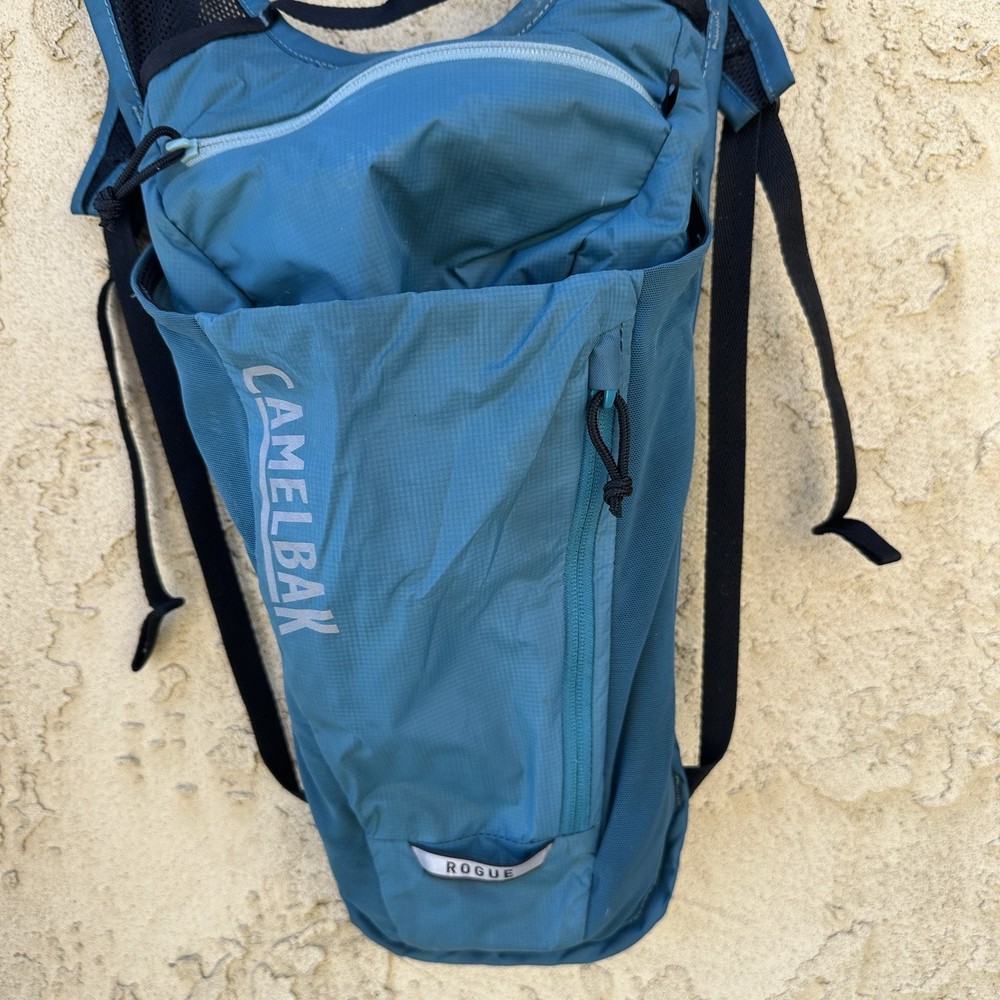 CamelBak Rogue Hydration Pack Teal Blue Air Support Lightweight Backpack